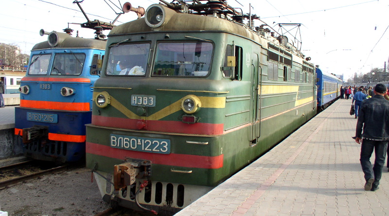 Electric locomotives at the Odesa train station. Ukraine, 2006 photo elenameg.com