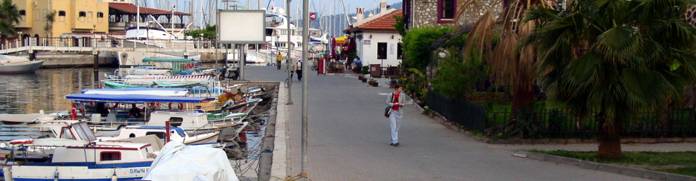 Elena Vaytsel strolls in Marmaris, Turkiye photo elenameg.com