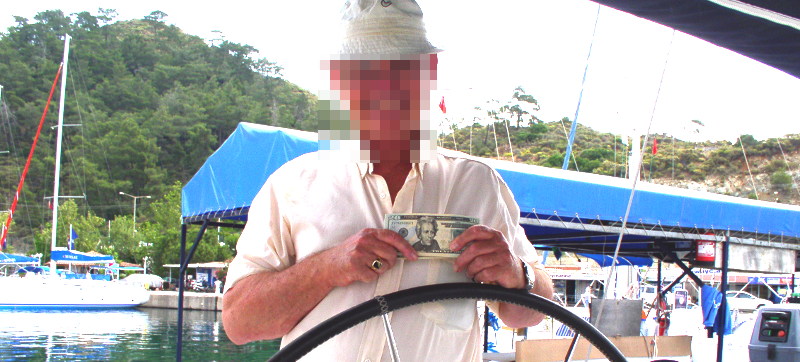 A swindler makes off with cash photo elenameg.com